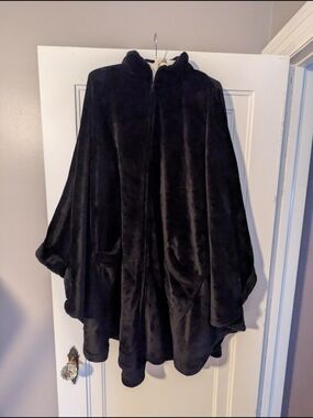 Women's Black Faux Fur Zip-Up Cape Jacket
